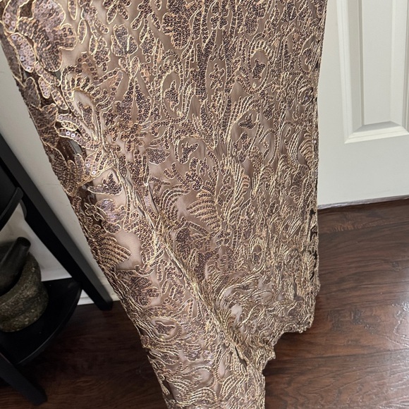 NEW Tadashi Shoji Metallic Lace Elegant Gown - Picture 6 of 16